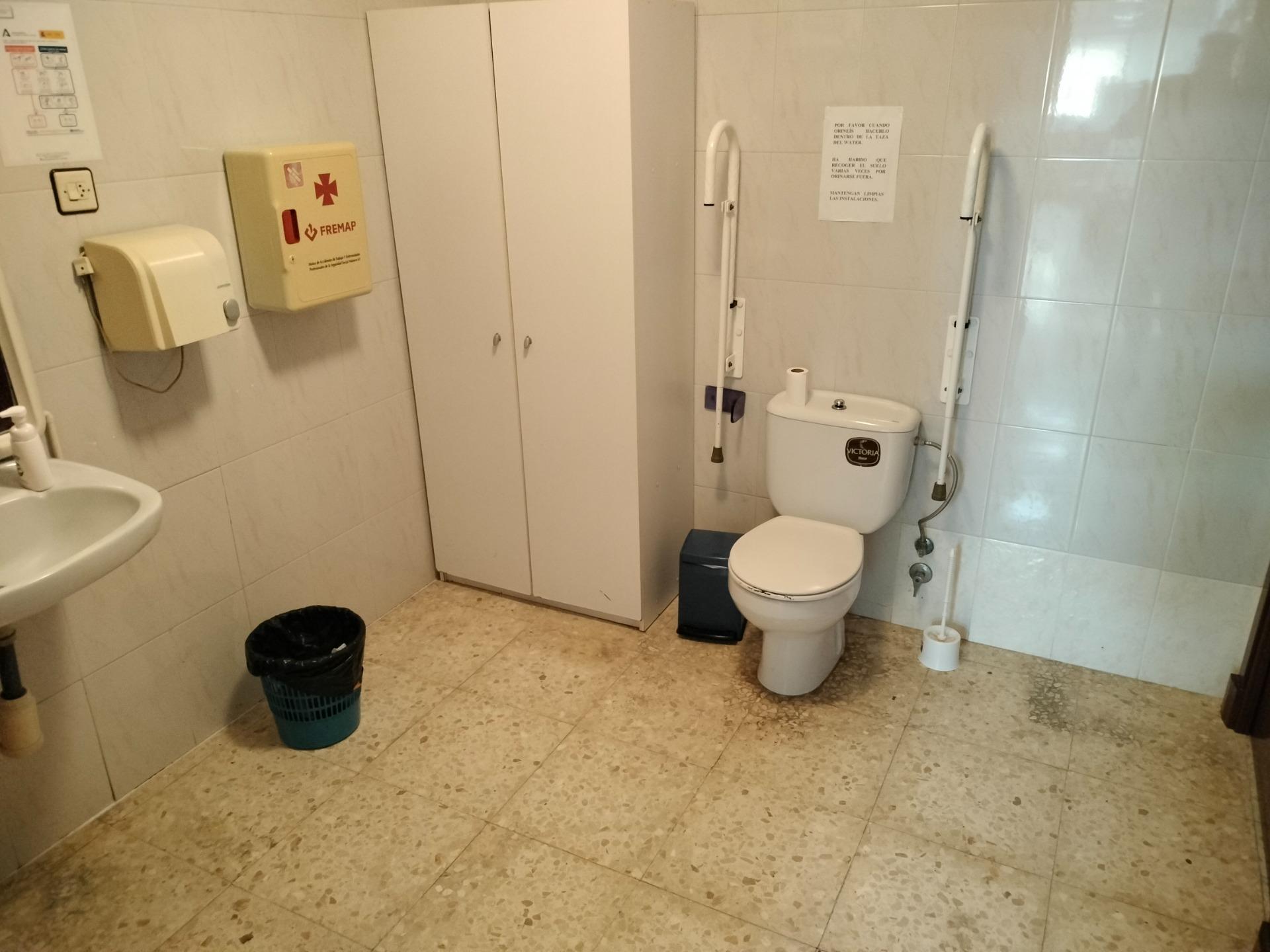 SE VENDE LOCAL COMERCIAL EN PUERTO REAL , ZONA BARRIADA 512