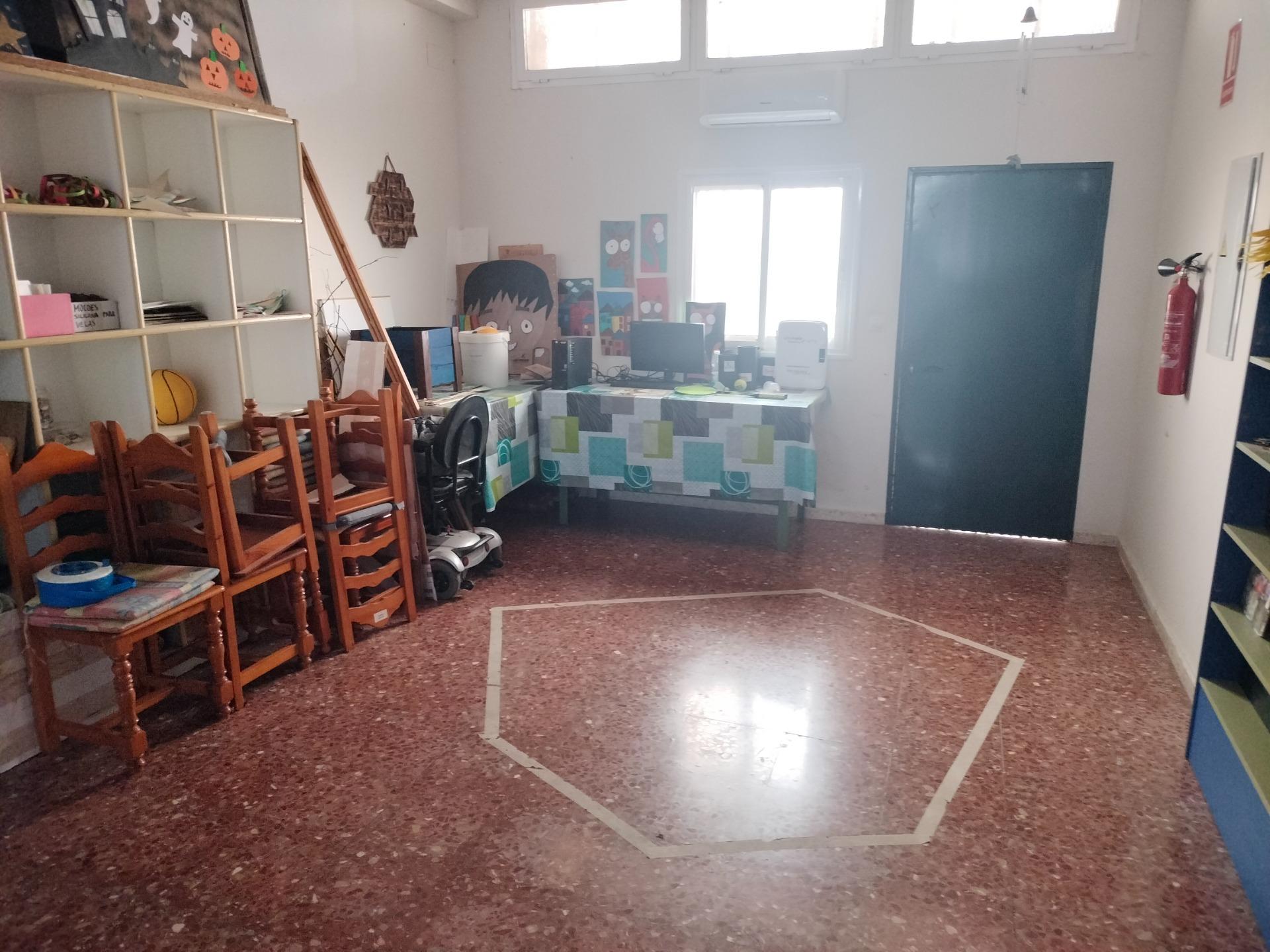 SE VENDE LOCAL COMERCIAL EN PUERTO REAL , ZONA BARRIADA 512