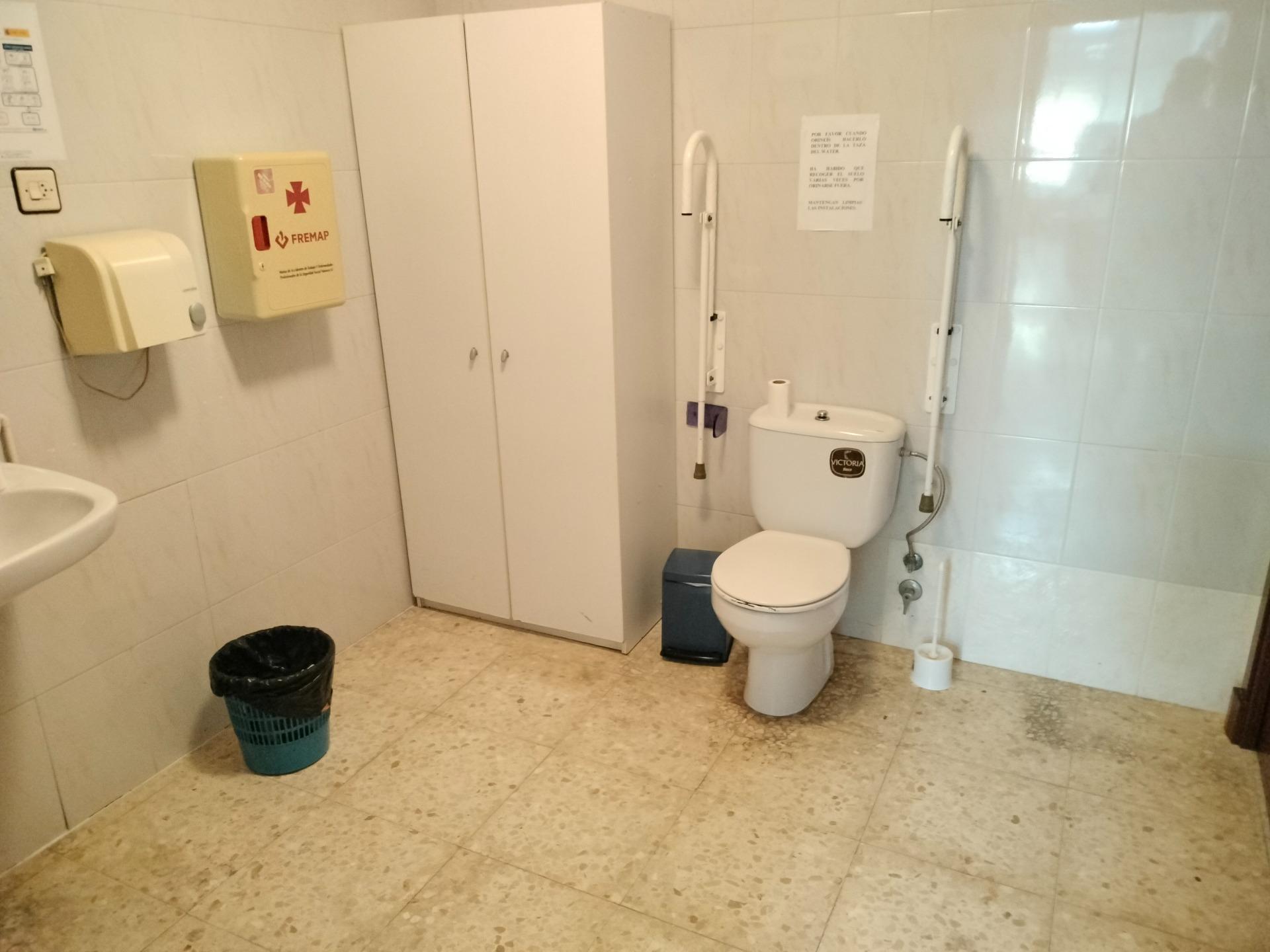 SE VENDE LOCAL COMERCIAL EN PUERTO REAL , ZONA BARRIADA 512
